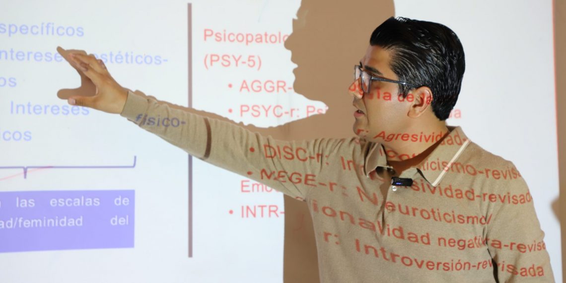 Imparten capacitación a psicólogos de los Centros de Bienestar UACJ