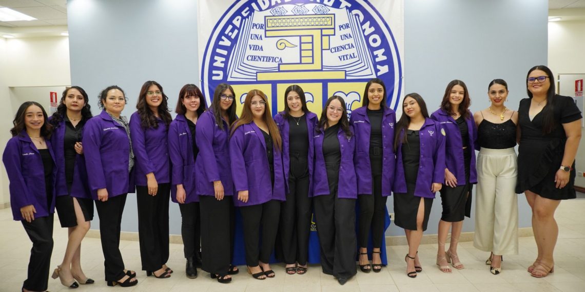 Se comprometen en realizar su profesión con ética y responsabilidad