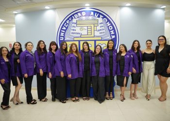 Se comprometen en realizar su profesión con ética y responsabilidad