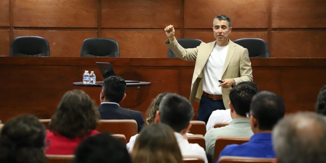 Continúan actividades del Foro UACJ: IA con sesiones especializadas para personal administrativo 