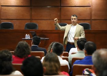 Continúan actividades del Foro UACJ: IA con sesiones especializadas para personal administrativo 