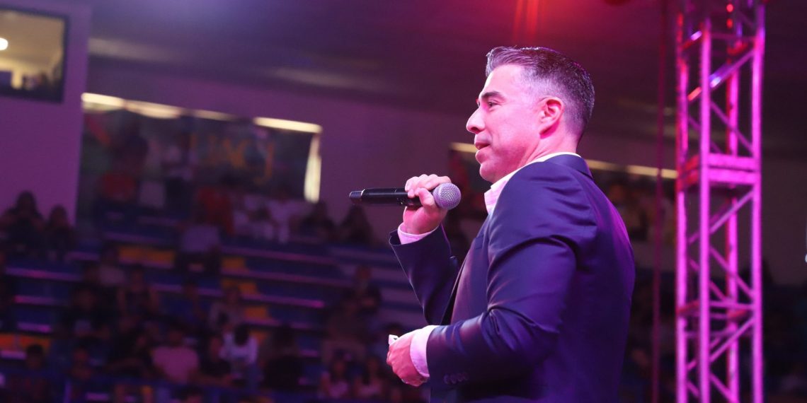 Abordan la Inteligencia Artificial como herramienta cognitiva