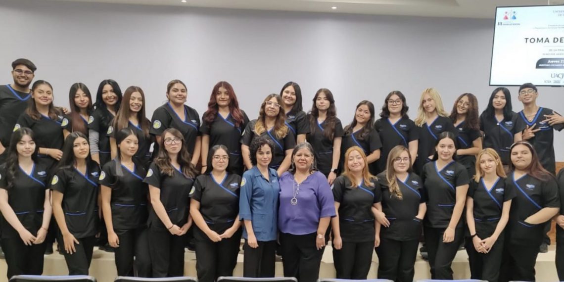 Toman protesta estudiantes de Trabajo Social en la UACJ