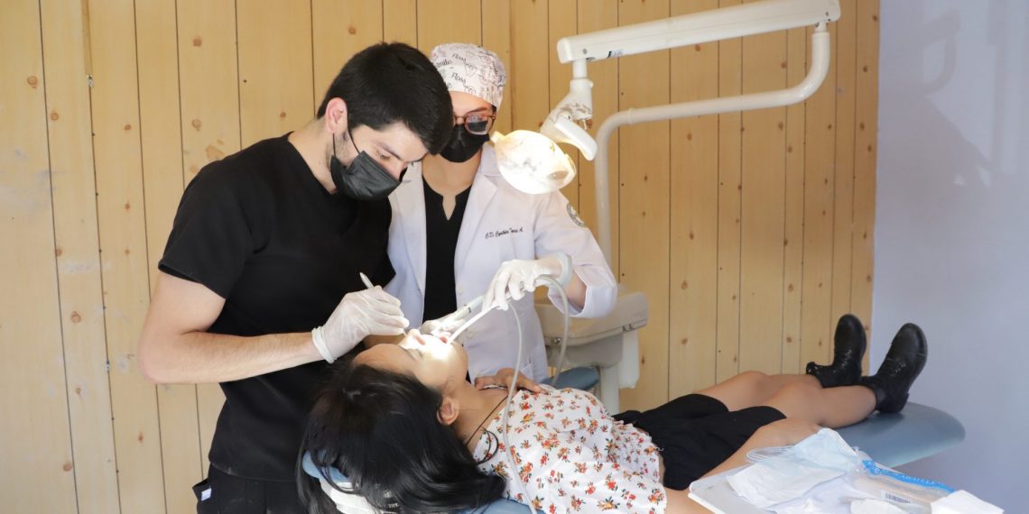 La UACJ lleva atención médica y cercanía comunitaria con la Brigada de Salud en el Comedor Catedral