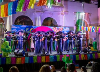 Viven Callejoneada en Casas Grandes Pueblo Mágico