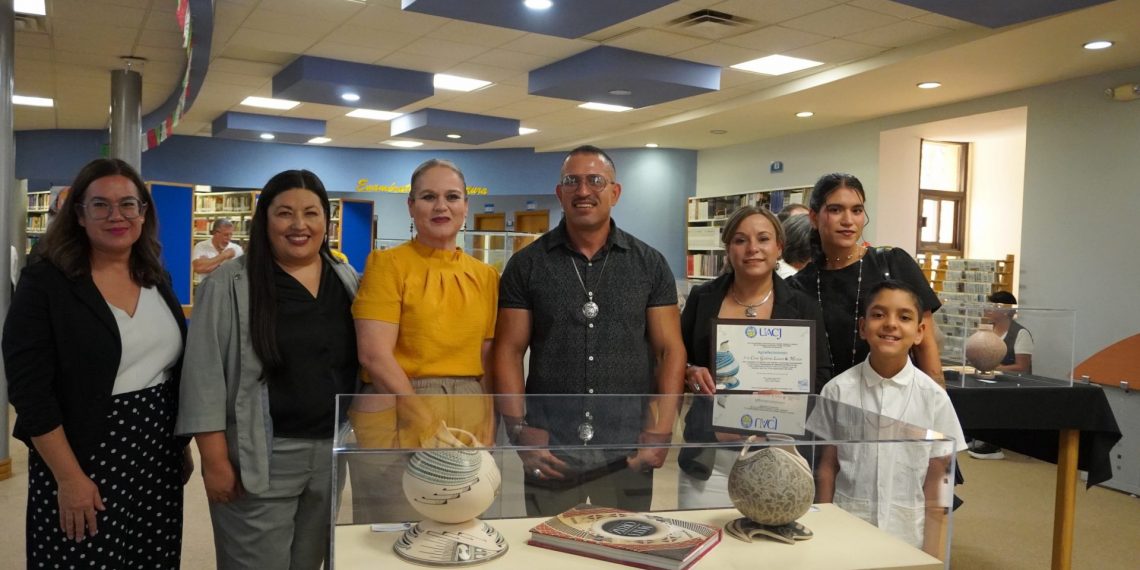 Los trazos de Mata Ortiz visten la biblioteca universitaria