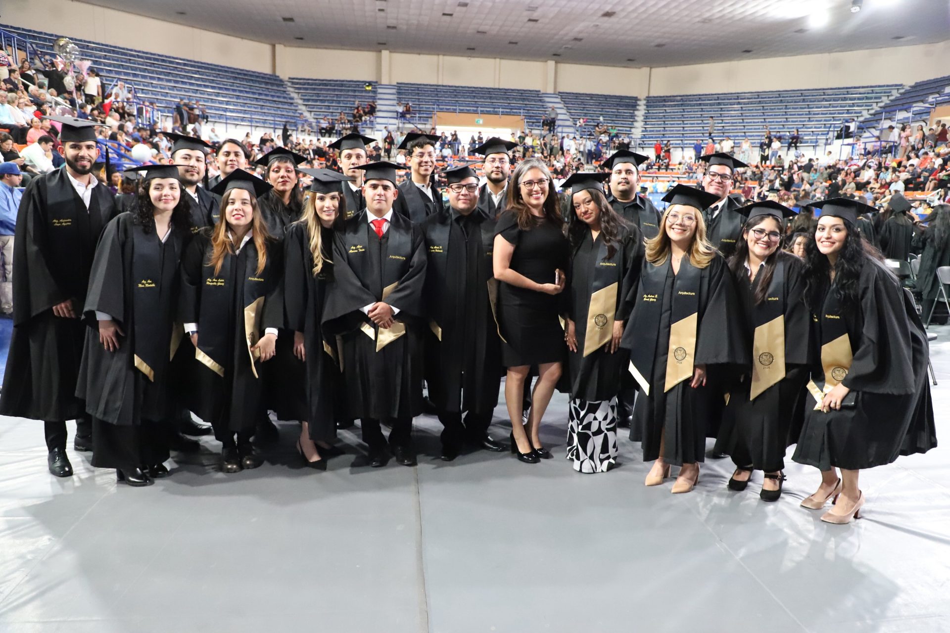 Ceremonia de titulación reúne a egresados del IADA e IIT