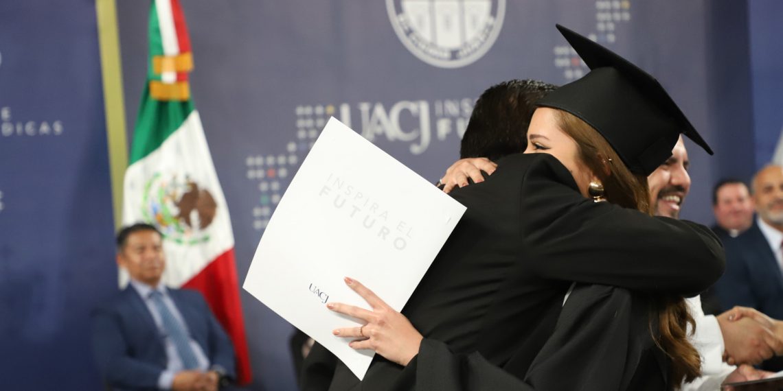 Con visión y compromiso, la UACJ entrega a la sociedad 583 profesionistas