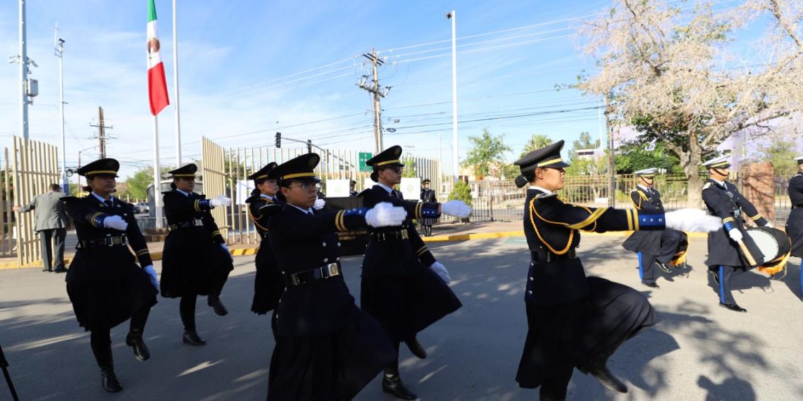 La UACJ rinde homenaje a la patria con izamiento de bandera en el 215 aniversario del Grito de Independencia