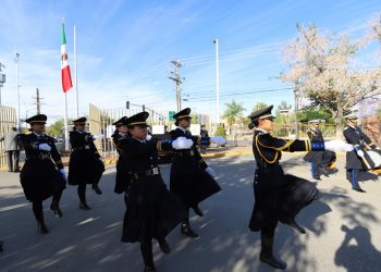 La UACJ rinde homenaje a la patria con izamiento de bandera en el 215 aniversario del Grito de Independencia
