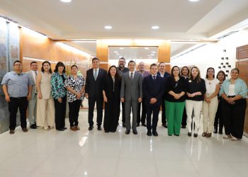 Autoridades de la UACJ se reúnen con funcionarios del COBACH