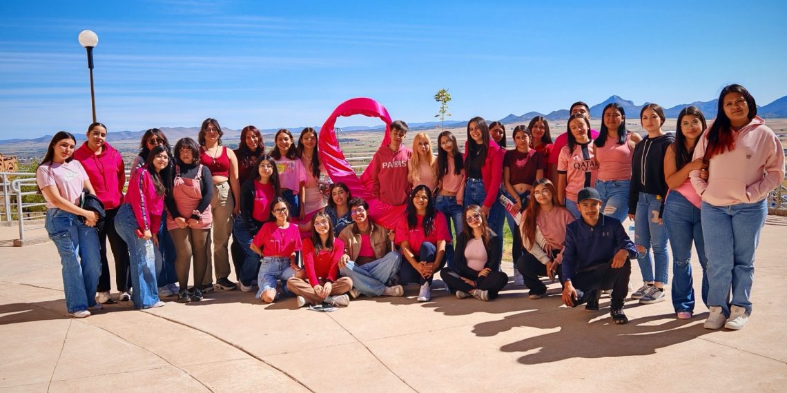 Juntos por la prevención: Feria de la Salud Rosa en la UACJ