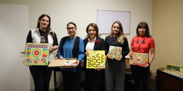 Donan material psicopedagógico al Centro Comunitario de la UACJ