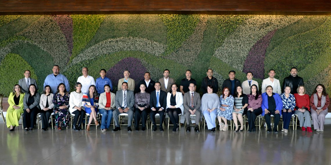 La UACJ celebra el compromiso y la trayectoria de su personal universitario