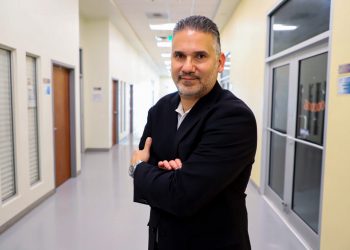 Gratitud, ciencia y compromiso: el investigador de la UACJ Rafael González-Landaeta es reconocido como Senior Member de la IEEE