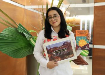 Alumna colabora en libro “Voces de Arena y Asfalto. Antología de las Juventudes Juarenses” 