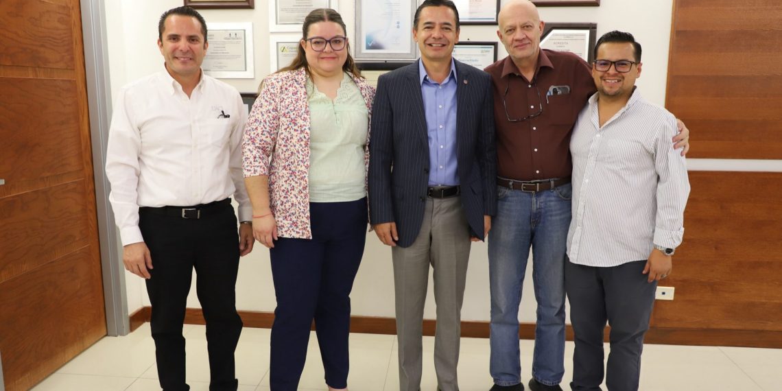 Fortalecen lazos la UACJ y el IMER en encuentro institucional