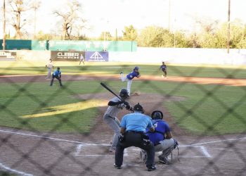 Celebran con beisbol y futbol en Campus Nuevo Casas Grandes