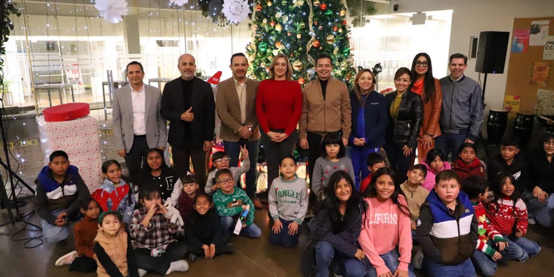 Luz, música y tradición: la UACJ le da la bienvenida a la Navidad