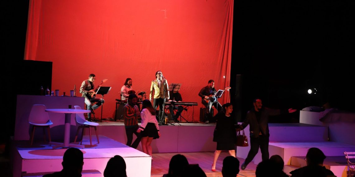Talento universitario conquista presentaciones teatrales