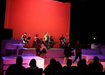 Talento universitario conquista presentaciones teatrales
