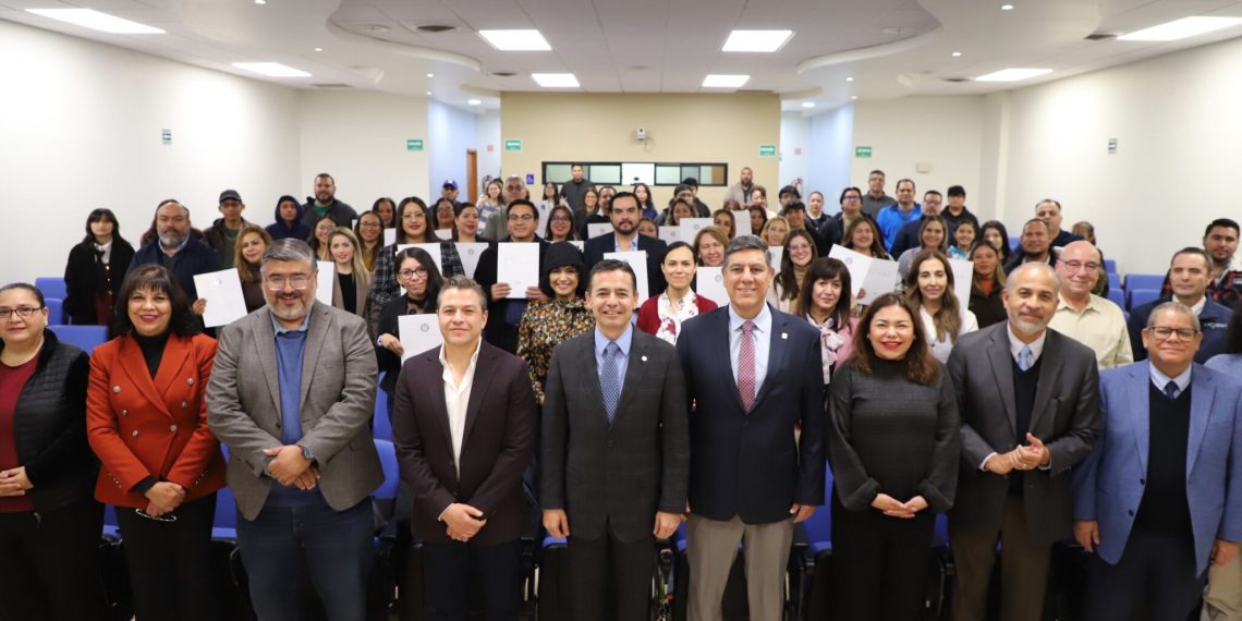 Entrega de constancias del Diplomado “Acompañando el Crecimiento: Estrategias para Padres de Adolescentes”