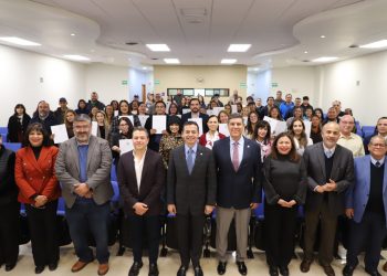Entrega de constancias del Diplomado “Acompañando el Crecimiento: Estrategias para Padres de Adolescentes”