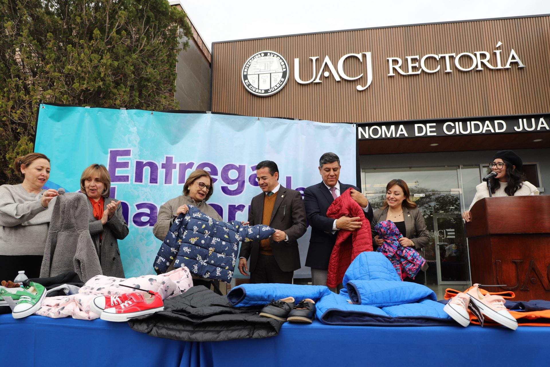 La UACJ encenderá el calor solidario mediante la donación de 2,300 chamarras para combatir el frío