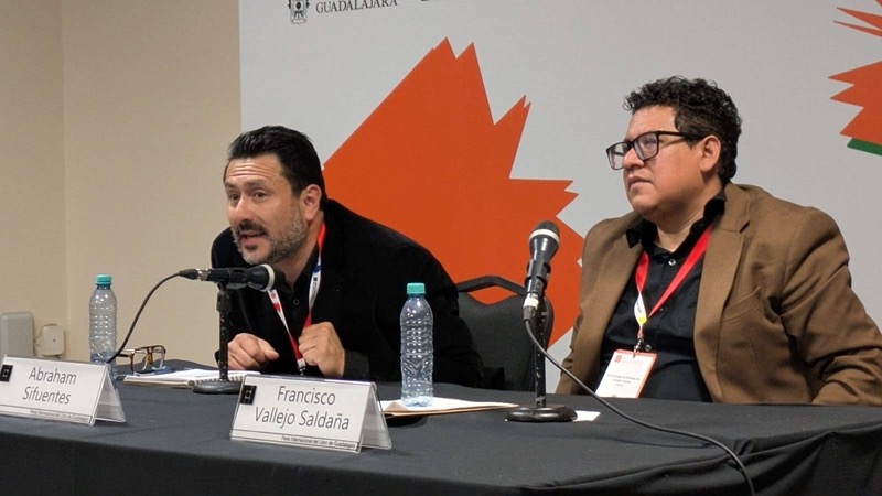 Docente UACJ presenta su libro en la FIL