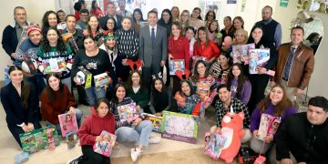 UACJ se llena del espíritu navideño con su tradicional colecta de juguetes