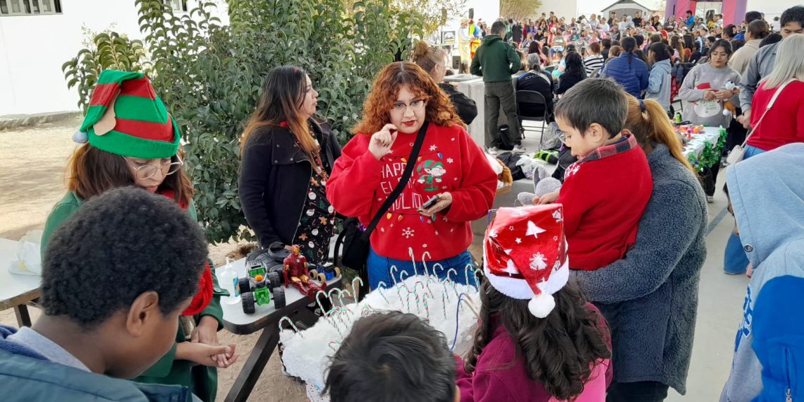 Llevan la magia de la navidad al Centro Comunitario