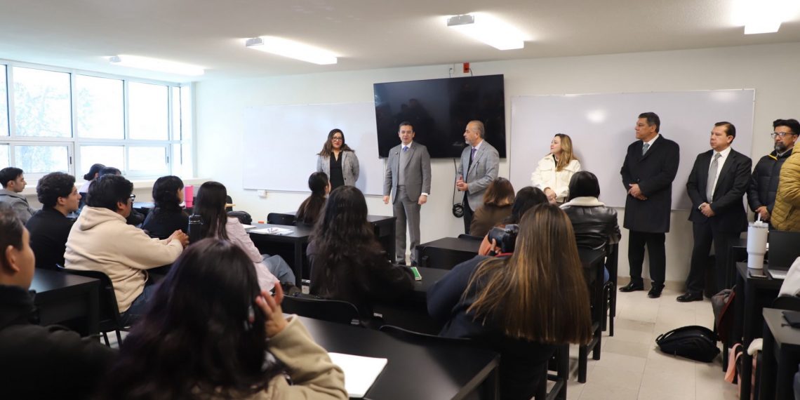 Alumnos reciben el ciclo escolar con nuevo espacio deportivo
