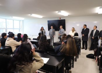Alumnos reciben el ciclo escolar con nuevo espacio deportivo