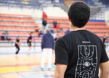 Clínica internacional de Basquetbol inspira desde el gimnasio Universitario