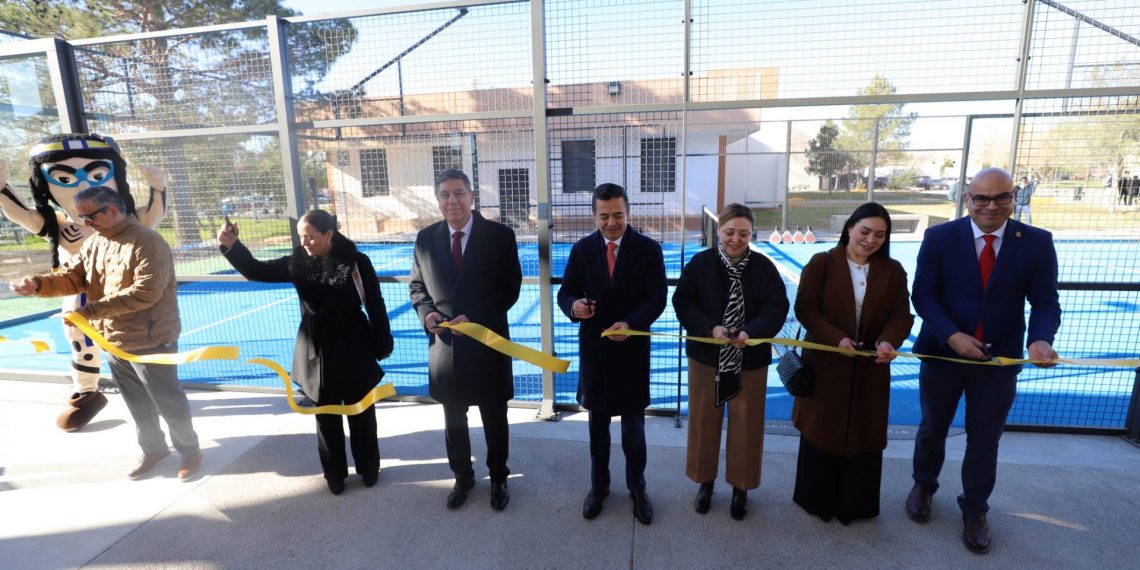 Inauguran cancha de pádel en el ICB para fomentar salud y convivencia universitaria