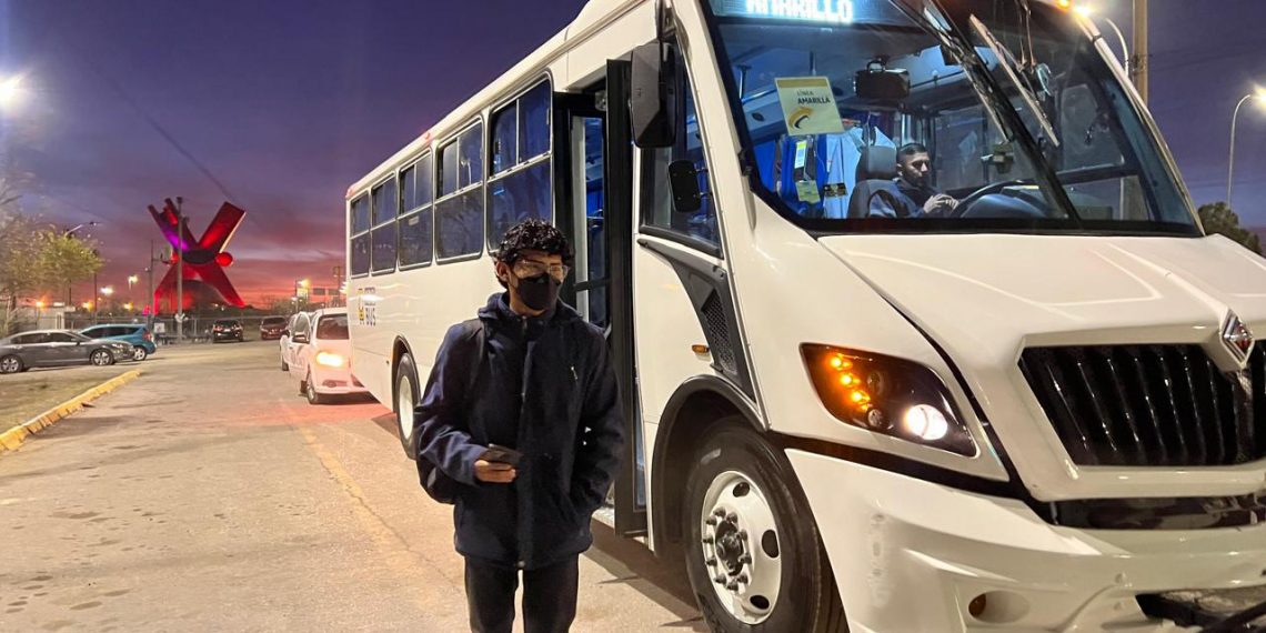 “Feliz semestre”: el Indio Bus arranca con mensajes que abrigan más que el frío