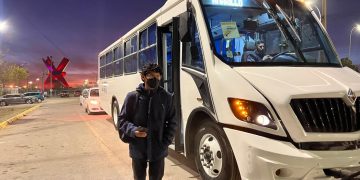 “Feliz semestre”: el Indio Bus arranca con mensajes que abrigan más que el frío