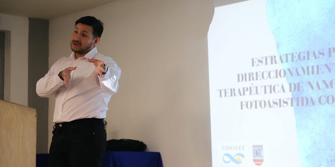 Imparten conferencia sobre nanotecnología y diseño de nanopartículas para terapias oncológicas