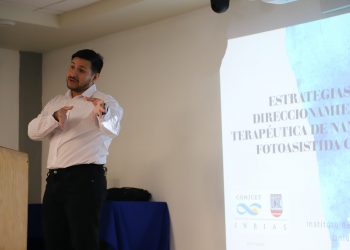 Imparten conferencia sobre nanotecnología y diseño de nanopartículas para terapias oncológicas