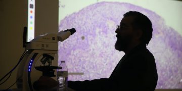 Imparten taller de correlación clínico-patológica sobre cáncer 