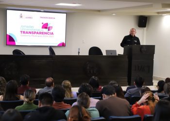 Acerca ayuntamiento de Juárez cultura de transparencia a estudiantes de la UACJ