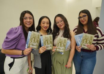 Estudiantes participan en el Conversartorio Voces Universitaria