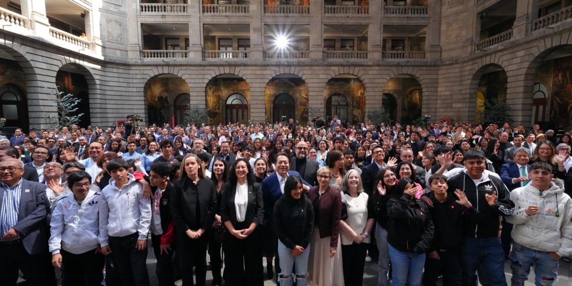 UACJ se da cita en el Foro Nacional “Más allá de las pantallas: Impacto de las Tecnologías Digitales en la Educación y en la Salud Mental”