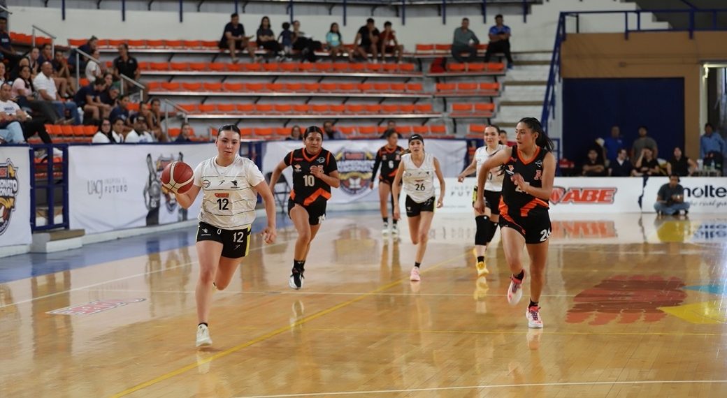 UDEM frena a las Leonas de la UA, Campus Puebla en la duela del Gimnasio Universitario