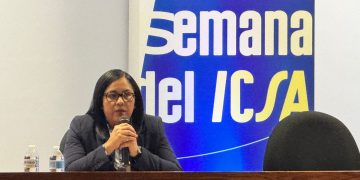 Especialista en justicia para adolescentes dialoga con estudiantes de Derecho