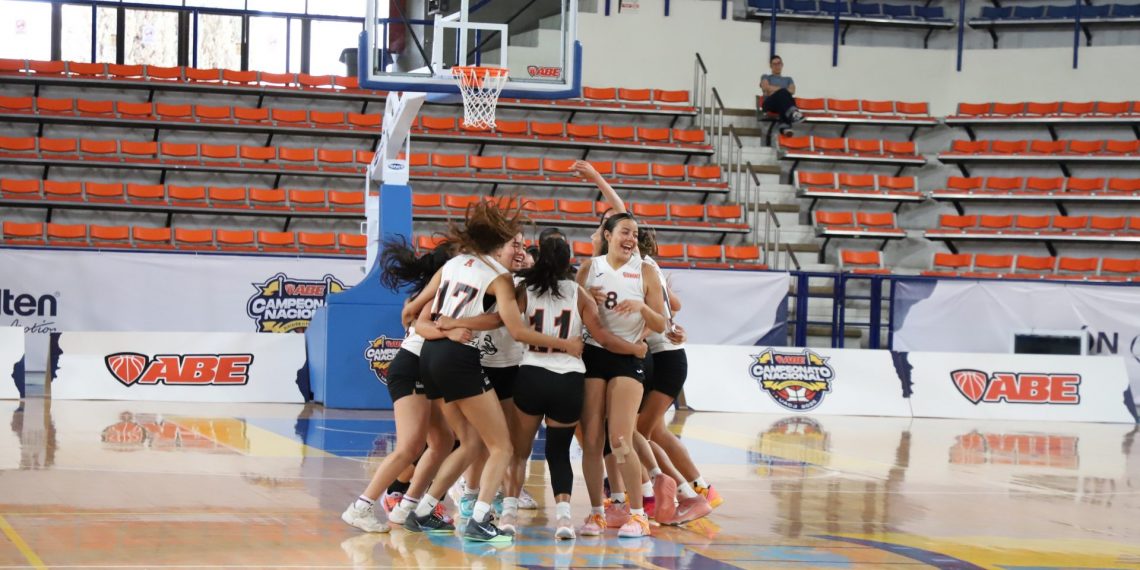 Leonas rugen y avanzan