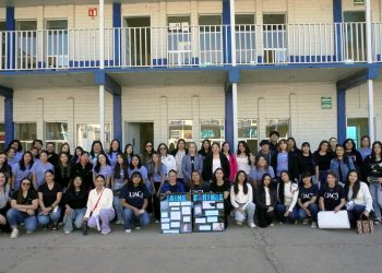 Universitarios promueven la poesía