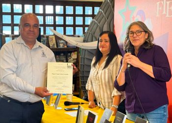 Un maestro juarense convierte la memoria cotidiana en literatura y conquista la convocatoria Voces al Sol 2026 de la UACJ