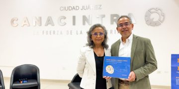 Pasión por el diseño que transforma la industria: así se presentó Diseño Gráfico y Fábrica Visual en la UACJ
