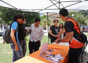 Ferias de Servicio Social fortalecen el vínculo entre estudiantes y comunidad en la UACJ
